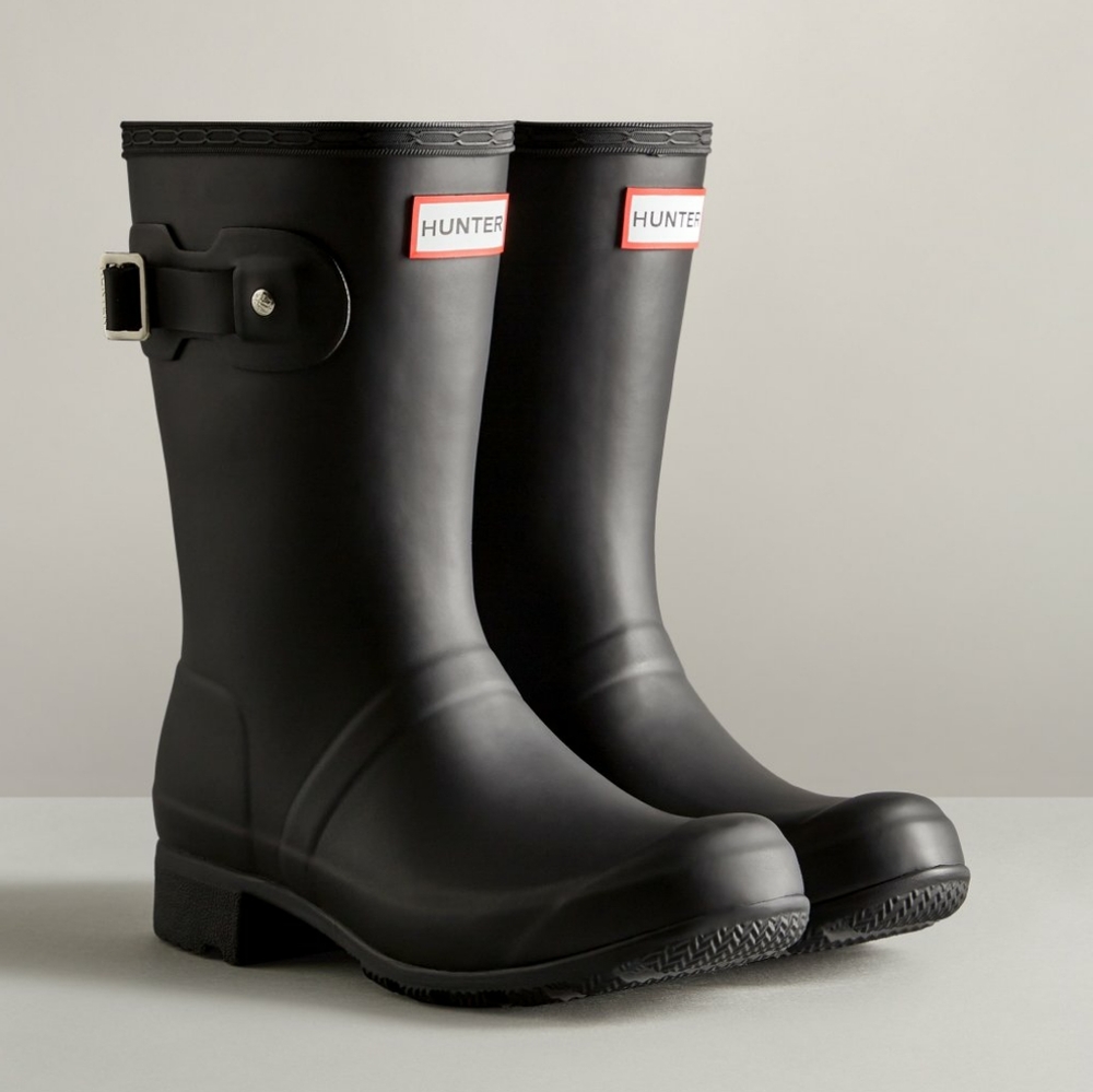 Black Tour Short Hunters